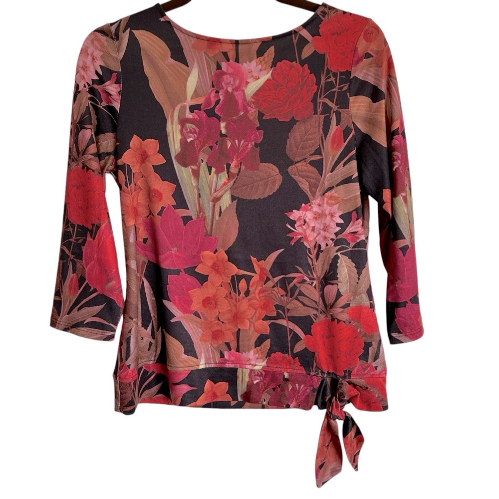 •Chico’s floral tie- front top. Perfect for fall. Size 0